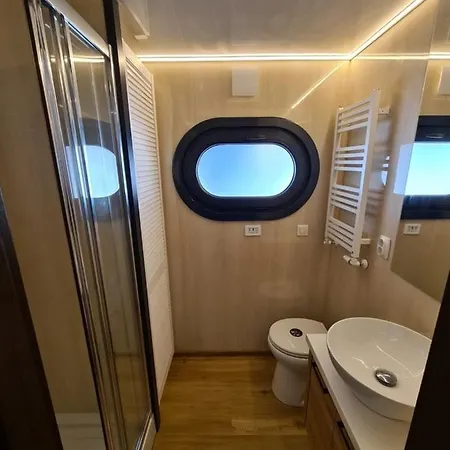 Traum-hausboot 